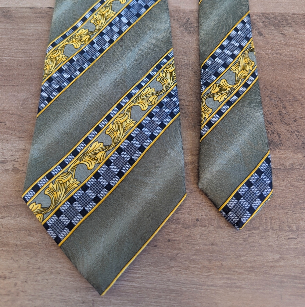 DaVinci Olive Green Tie with Gold and Black Diagonal Motif